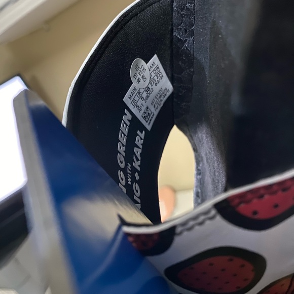 Size 5 adidas Originals Adilette Boost Craig and Karl Swim Slides Sandals. PRIME - Picture 6 of 7